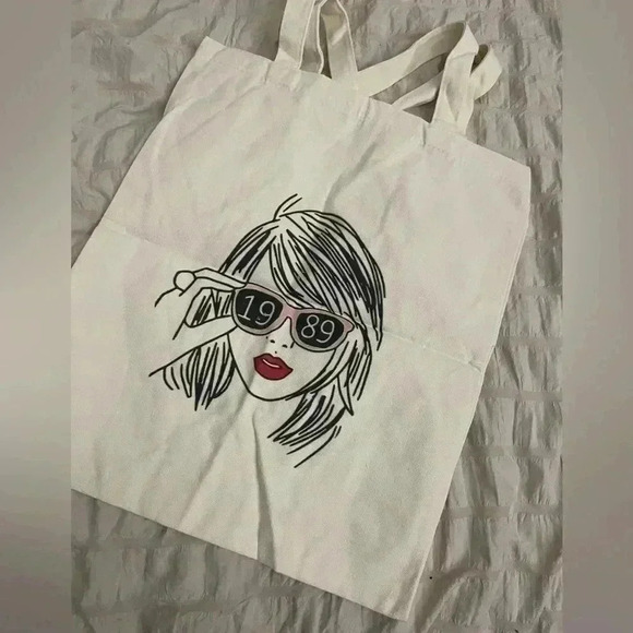 TAYLOR SWIFT Canvas Tote - with Stickers - Era's Tour 1989 Pop Music Swifty NEW - Picture 1 of 6